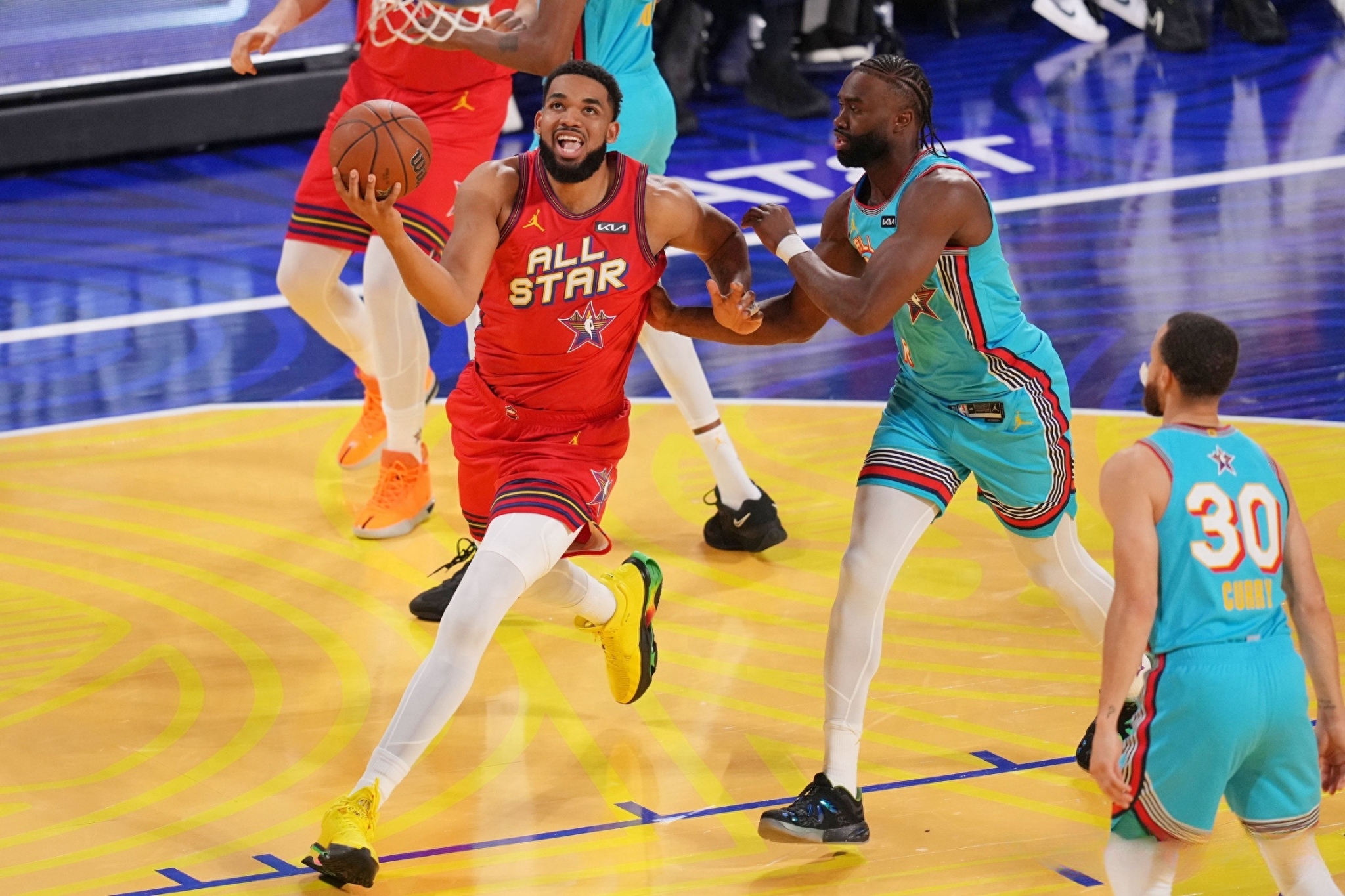 球友会网页版:字母哥官方公布新规，巴特勒引发争议，全明星入选球迷热议！