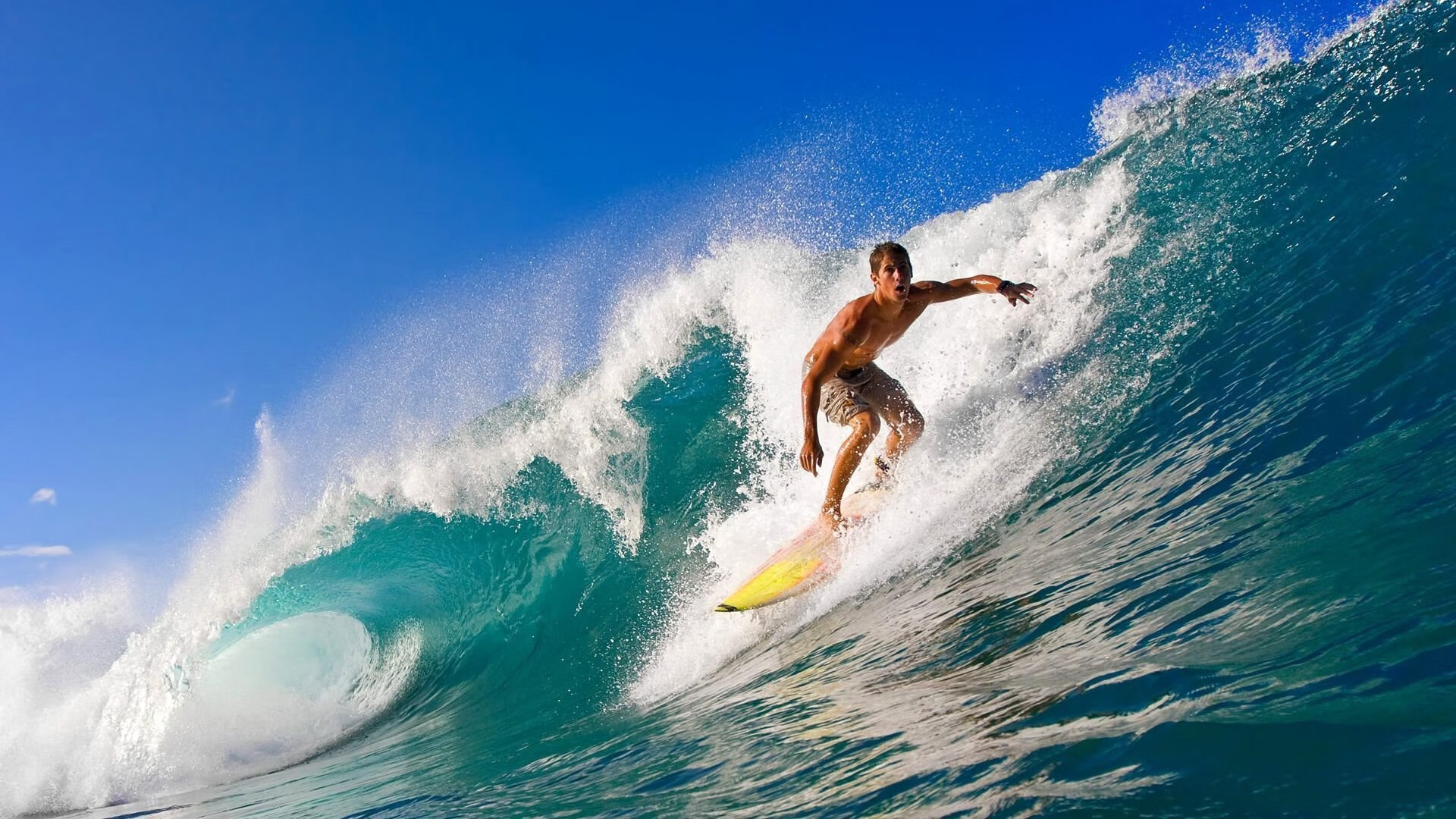 球友会体育电竞:C罗迎来十二赛季出色发挥，巴塞罗那观众热烈欢呼！气势如虹延续